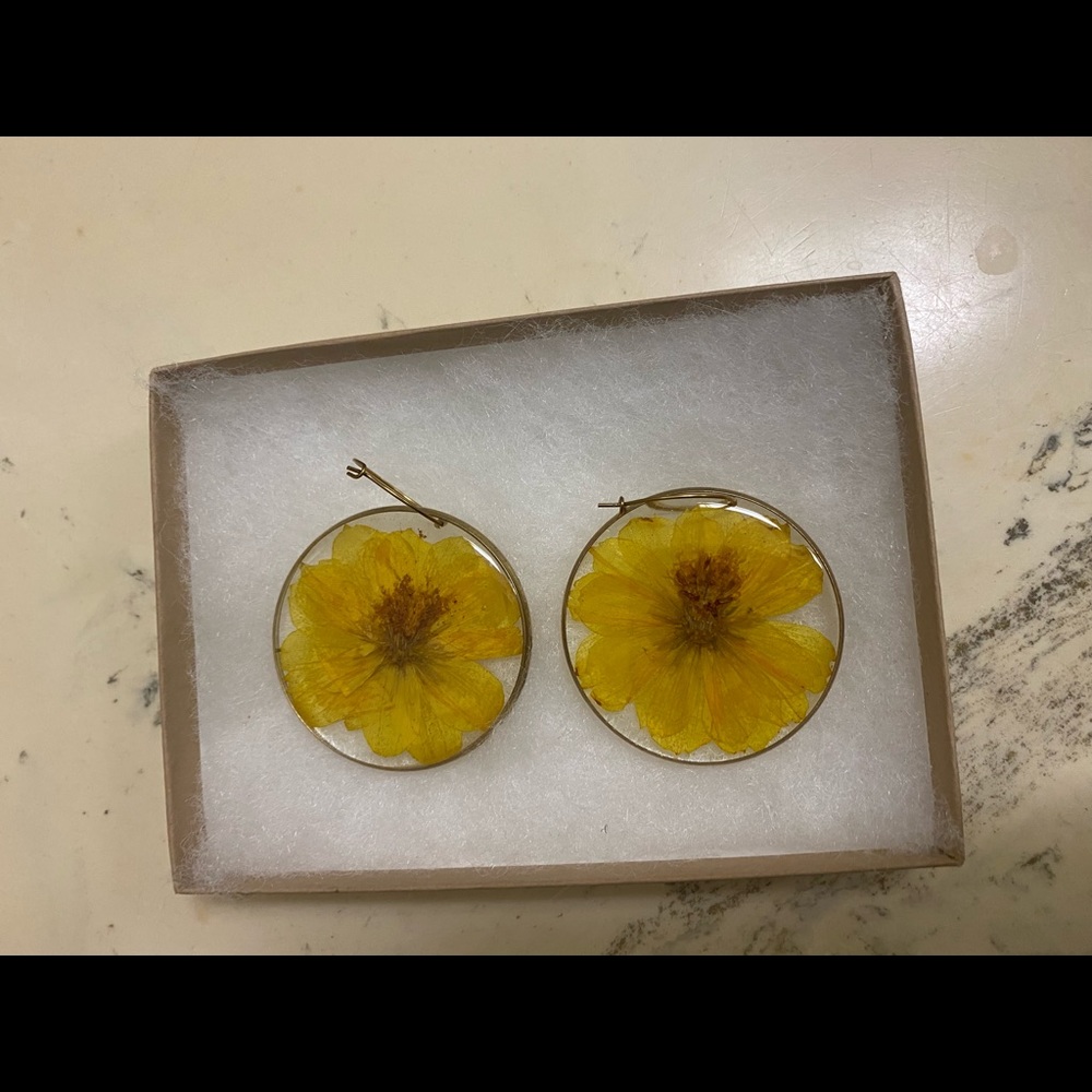 Jupiter Oak Yellow Cosmos Extra Large Rounds with Hoops